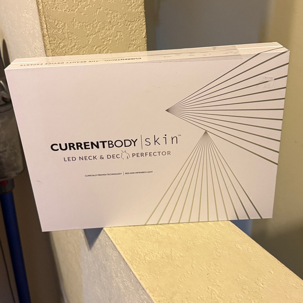 CurrentBody Skin LED Neck & Dec Perfecto - LED White NEW